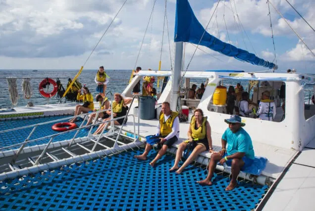personas-en-catamaran-en-cozumel