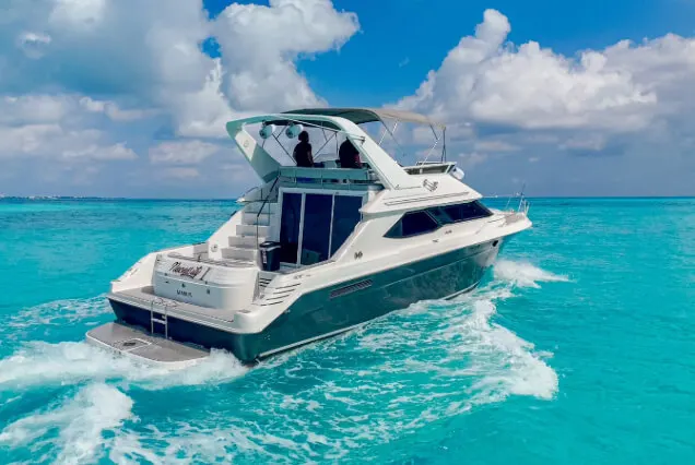 personas-en-yate-necesity-50-ft