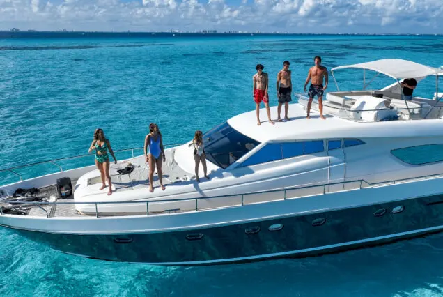 personas-en-yate-ferretti-72-ft