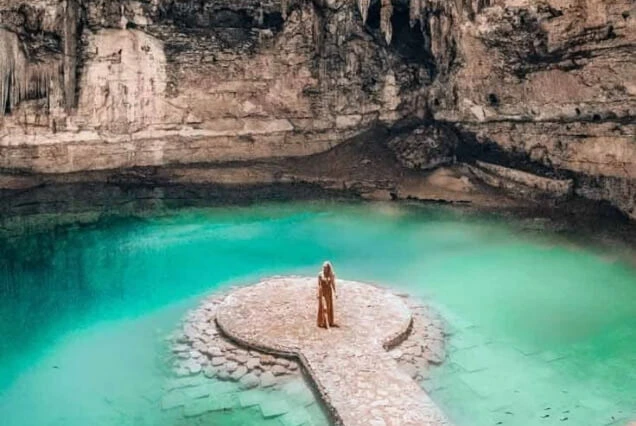 mujer-en-cenote-suytun