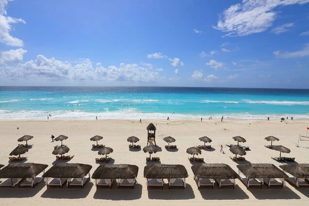 playa-en-hotel-emporio