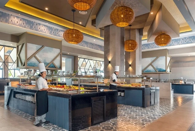 restaurante-buffet-en-hotel-riu-caribe