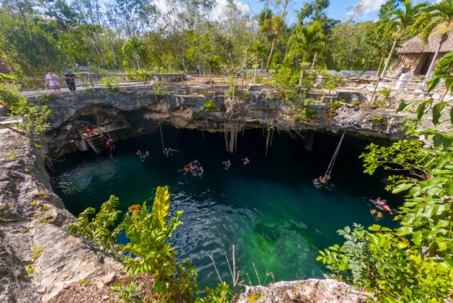 cenote-dos-ojos-en-tulum