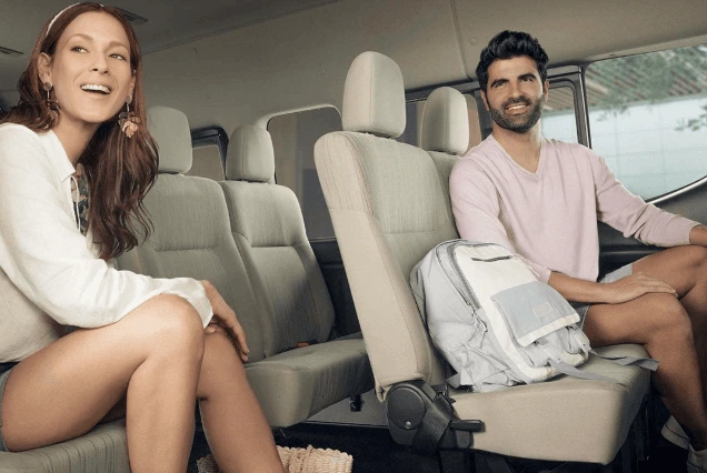 pareja-abordo-de-urvan